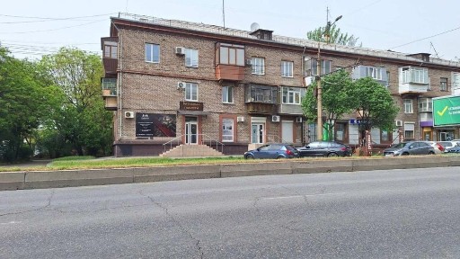 Готовий бізнес у центрі: Фасадне приміщення 70 м² на вул. Перемоги