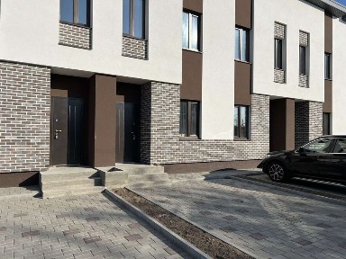 Продається сучасний таунхаус в середмісті Черкас. Галина