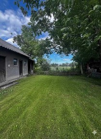 Пропонуємо до продажу житловий будинок з великою ділянкою в с. Кагуїв.