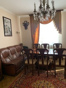 Продаж 3 кім сталінки в центрі міста з капітальним гаражем