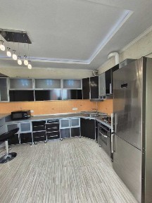 продаж дворівневої квартири біля парку 