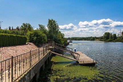 Оренда будинку з басейном та виходом на воду в Осещині, комплекс Яхта