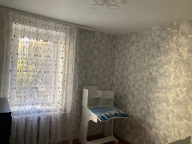 Квартира 4-кімнатна на болгарах