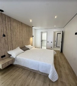 Продаж 1к квартири 39 кв. м на вул. Білогірська