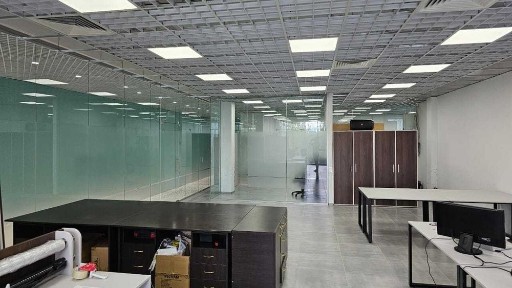 Оренда видового офіса біля метро в БЦ Lake Plaza. Власник