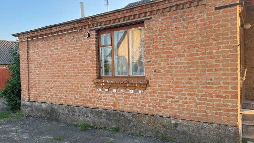 Будинок в передмісті з усіма комунікаціями