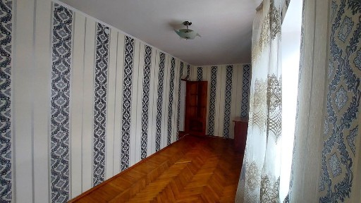 Продам 3-кімнатну квартиру. Вул. Київська, 15.