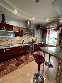Продаж 4 кім кв в 2 рівнях та гараж 51 м2, центр, паркова зона