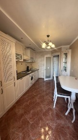 Продам 2-кімн. кв. 88 кв. м по вул. Маслова, центр