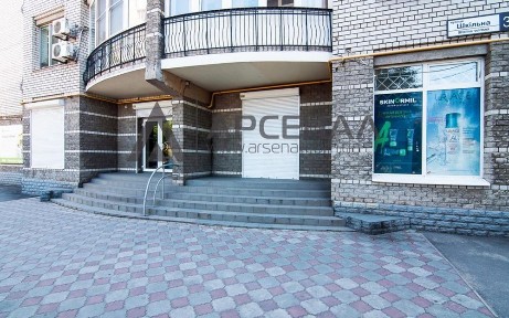 Оренда фасадного приміщення 174 м² у центрі Олександрівського району