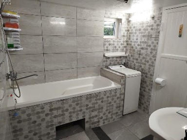 Продається будинок м. Житомир в елітному районі 4,1 сотки 57м. кв, а також поруч ділянка 4,3 сотки з недобудовою