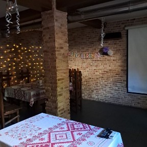 Центр, біля стадіону. 140м2