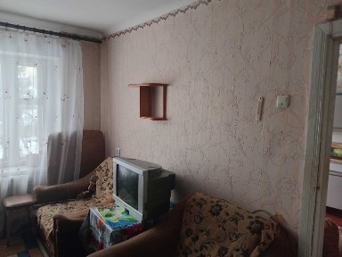 Сдам двокімнатну в гуртожитку