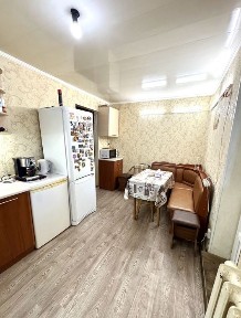 Продам просторный дом в Старых Кодаках. Парковая.