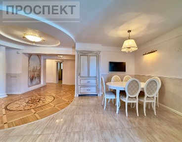 Продаж 4-х кімн. квартири з Авторским ремонтом вул. Петропавлівська.