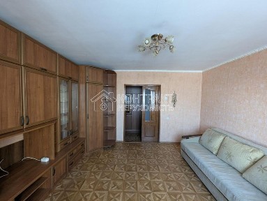 Продаж 2к квартири біля м 