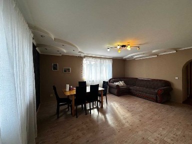 Продається 3 кімнатна квартира в м. Тячів