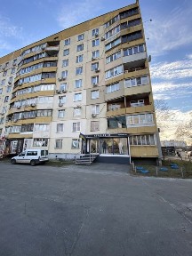 Продам магазин 37,5 метров Метро! Фасад (Державинская) Спортивная