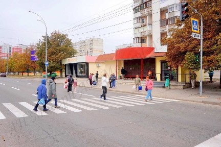 Капітальна крамниця уздовж пр-ту Перемоги на зупинці продаж Харків