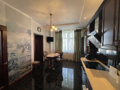Аренда 3-комнатной квартиры 140 м², Мукачевский пер., 6