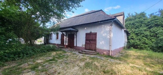 Приміщення під комерційну діяльність або житло
