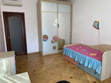 Продажа 3-комнатной квартиры 129 м², Василия Жуковского ул., 21