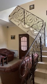 Продається віла в с. Східниці 800 кв., 22 номери.