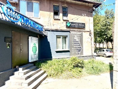 Комерційне приміщення, 1 поверх, 99 м. кв, ремонт, меблі, автономка.