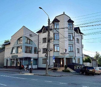 Комерційне приміщення Чернівці центр 3 поверхи 432 м^2 шикарний ремонт