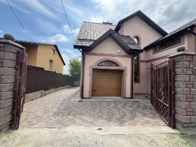 Продам якісний будинок з каміном, лазнею та альтанкою