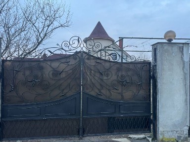 Довгострокова аренда частини будинку з окремою територією.