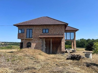 Просторий будинок у Коровії