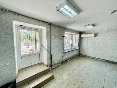Здам фасадне приміщення 40 м2. вул. Бр. Зєрових, 14 А, є генератор