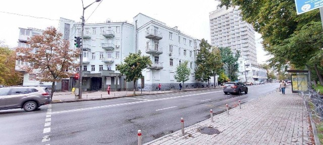 Київ, Михайла Грушевського вул., 28/2