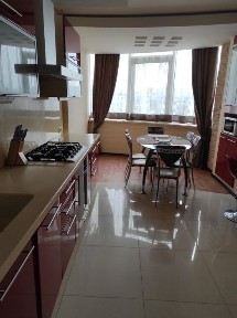 Центр, вул. Соборності, 50, 3-и кімн. квартира
