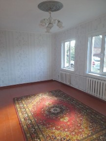 Продаж прловину будинку на Басах.
