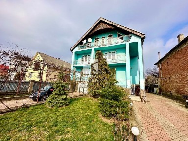 Продам великий будинок в Ужгороді! Підійде під комерційні проєкти !