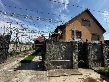 Продається будинок в смт. Буштино