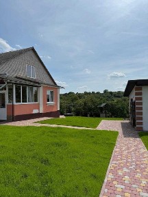 Будинок з величезною територією. 25 соток.