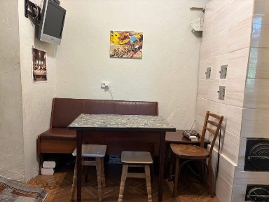 Продається квартира в самому центрі Тульчина згаражем, сараєм, підвалом