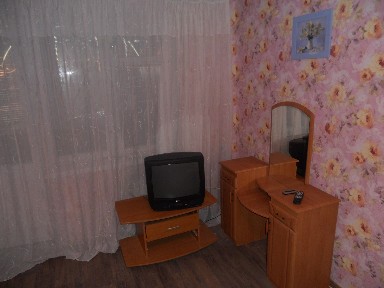 Київ, Космонавта Волкова вул., 18