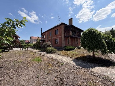 Продаж будинку 425 м²