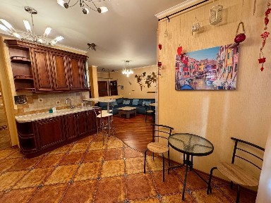 Власник! вул. Щекавицька 30/39 Продам 2-кімн. видову квартиру. Поділ.