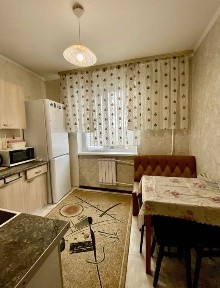 Здається квартира зх кімнатна