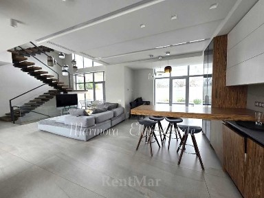 LUXURY VILLA с бассейном Рядом море Совиньон 1 Видео! Большой выбор!