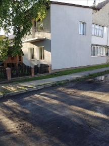 Частина будинку в Луків