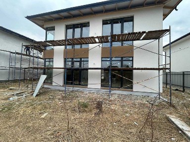 Продаж будинку з чорновим ремонтом в гарній локації с. Вовчинець