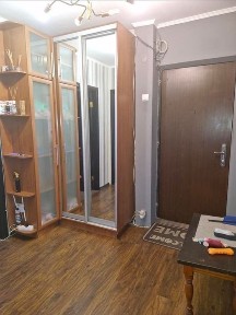 Продаж трикімнатної на Нижньосироватській