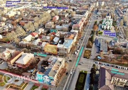 Здание в центре г. Запорожье. Рядом - пр. Соборный