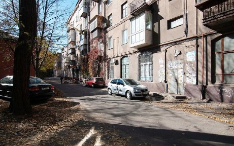 Компактний офіс поруч із проспектом: 14 кВт потужності та приватність